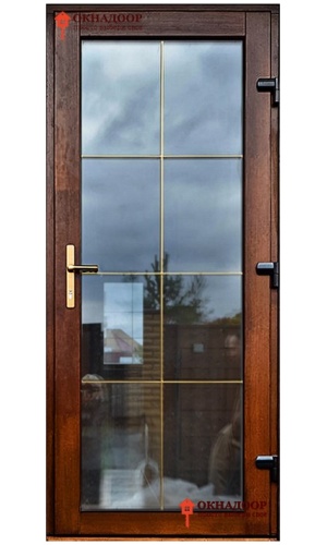 Входная дверь ПВХ "Фулпакет Голд" с остеклением и ламинацией под золотой орех.