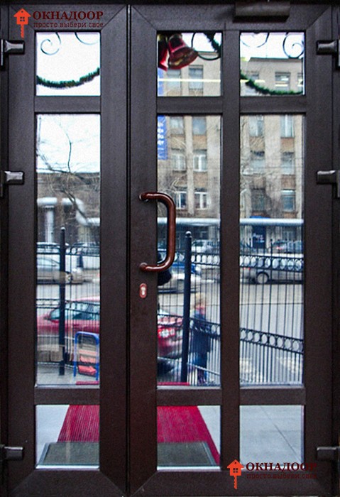 Входная ПВХ дверь "Дуо Про Венге", ламинированная, стильная и устойчивая.