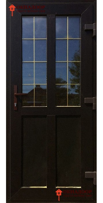 Входная дверь ПВХ "Классика шпрос" – пластиковая дверь с декоративными шпросами.