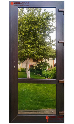 Входная ПВХ дверь "Дверной стандарт ПРО темный дуб" – пластиковая дверь с темным дубовым дизайном и улучшенной тепло- и шумоизоляцией.
